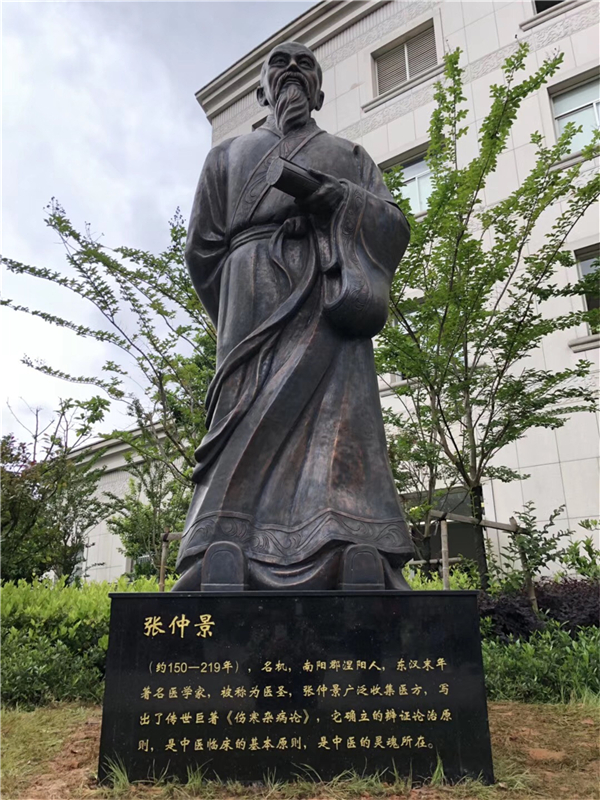 古代名醫張仲景雕塑.jpg