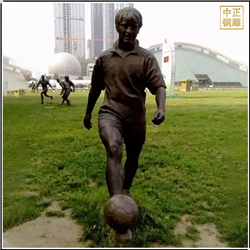 操場(chǎng)男子踢球人物銅雕塑 操場(chǎng)男子踢球人物銅雕塑