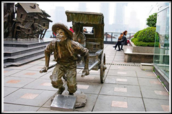 拉黃包車(chē)情景小品|黃包車(chē)夫銅像