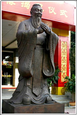 廣場(chǎng)孔子像
